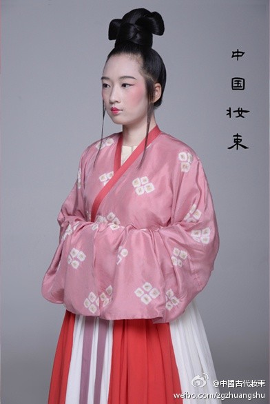 微耳幔女裝最新款，時(shí)尚潮流與個(gè)人立場(chǎng)的完美融合