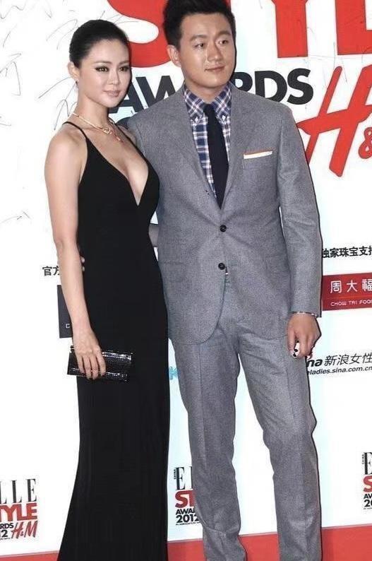 關悅佟大為探尋小巷美食，最新視頻揭示隱藏美食天堂