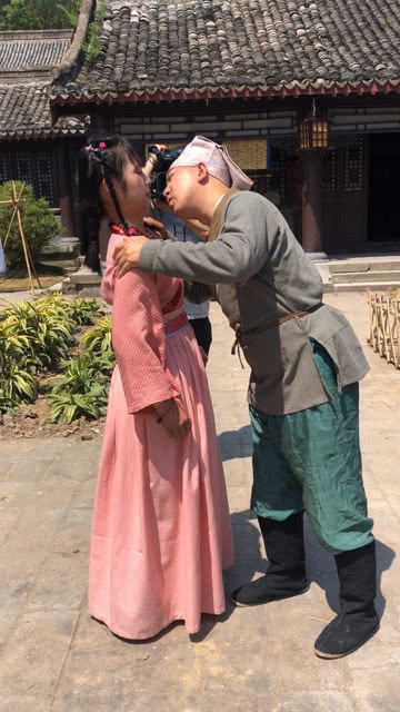 女群眾演員踏遍山河，探尋內(nèi)心寧靜之地