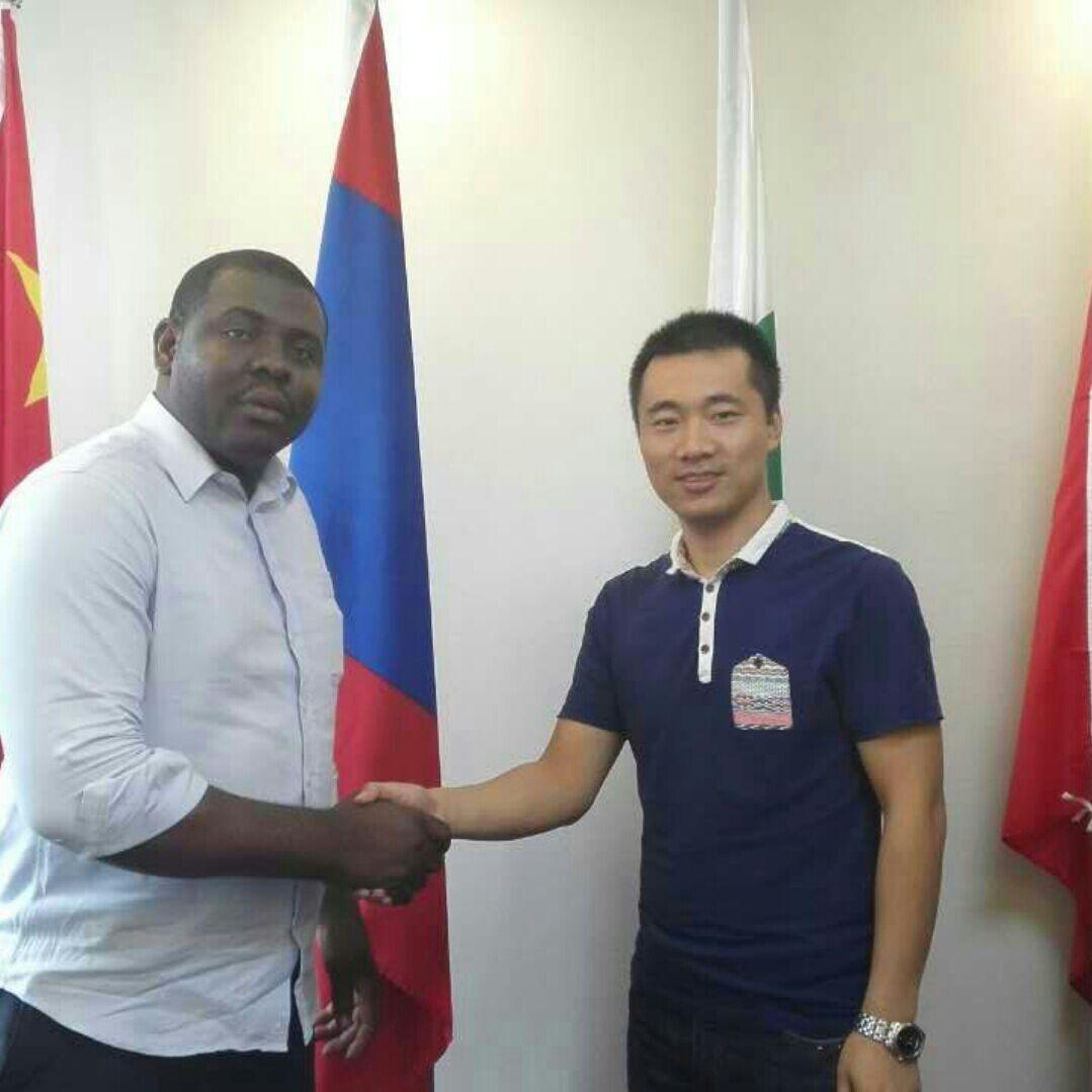 張學(xué)宇少將最新照片及小巷深處的特色小店探秘之旅